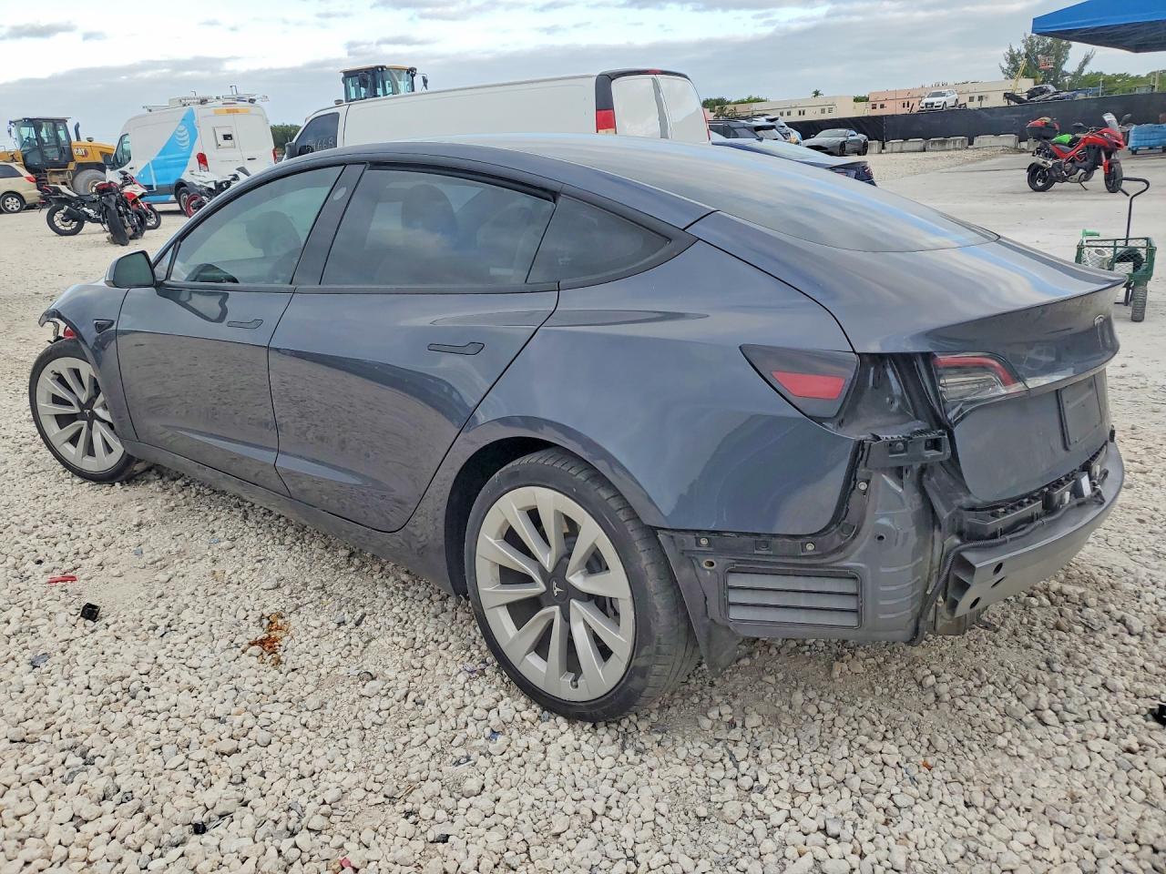 2022 Tesla Model 3 - Фото 2