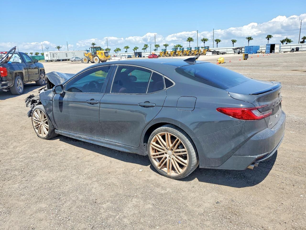 2025 Toyota Camry Xse - Фото 2
