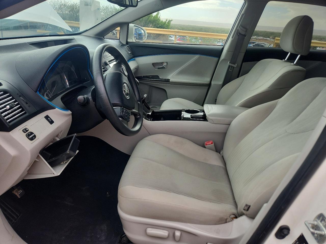 2015 Toyota Venza Le - Image 7