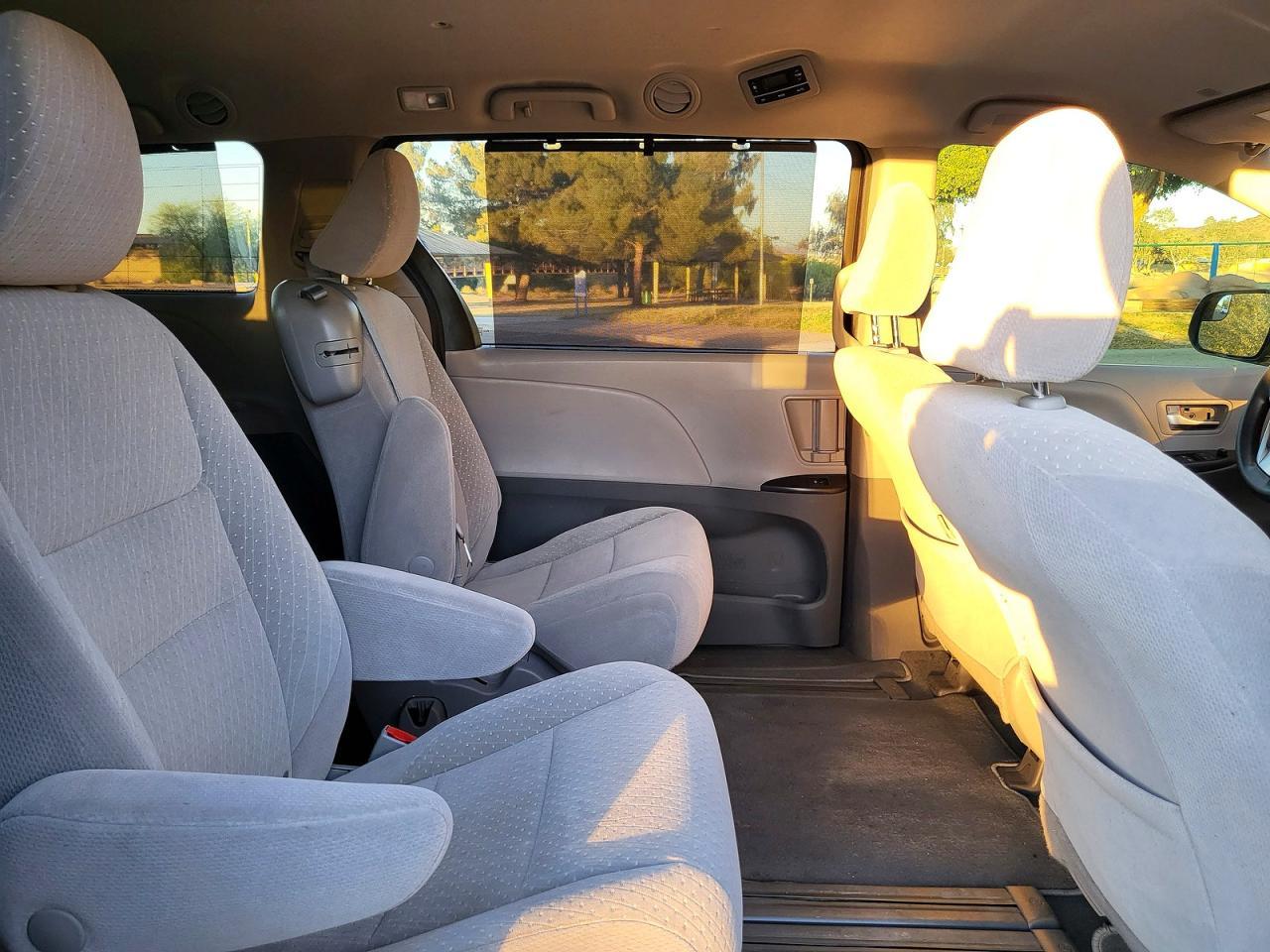 2020 Toyota Sienna Le - Фото 6