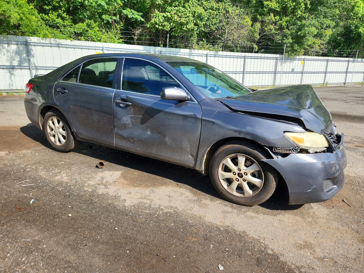 2011 Toyota Camry Le - Image 4