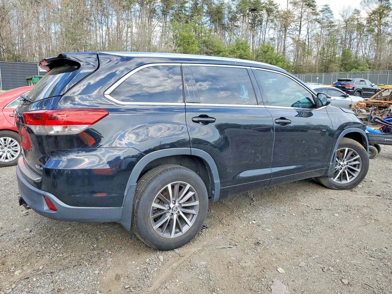 2018 Toyota Highlander Xle - Фото 3