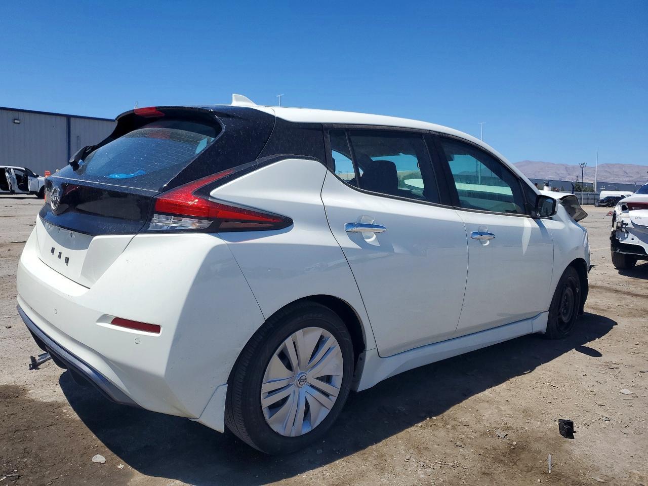 2023 Nissan Leaf - Фото 3