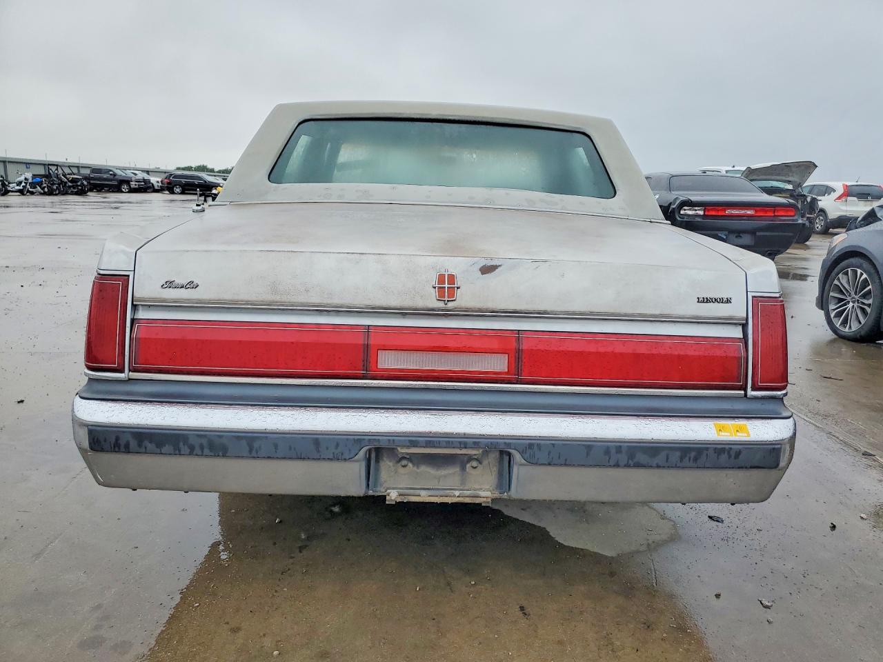 1985 Lincoln Town Car - Image 6