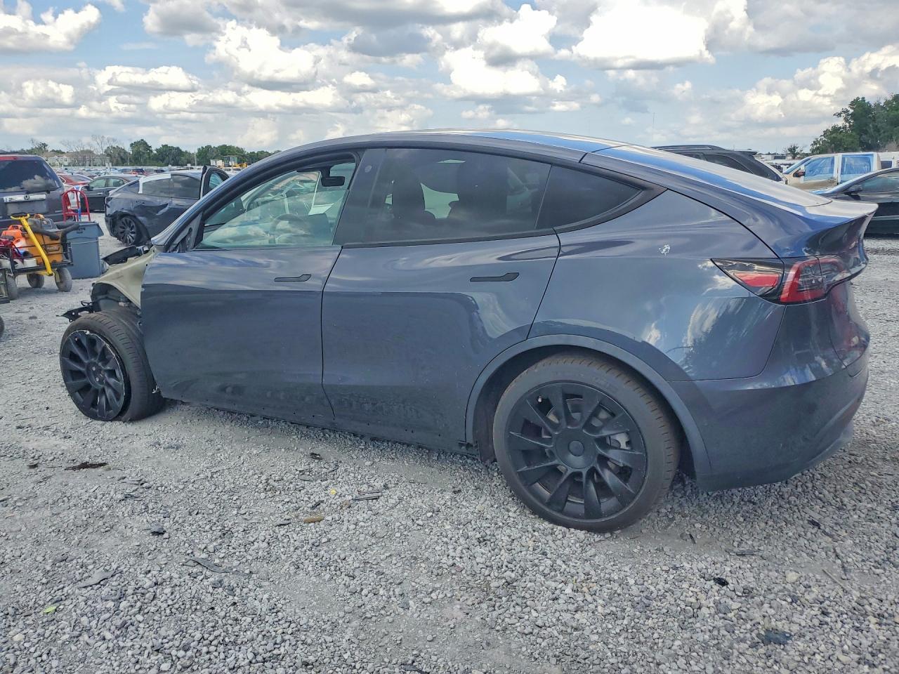 2022 Tesla Model Y - Image 2