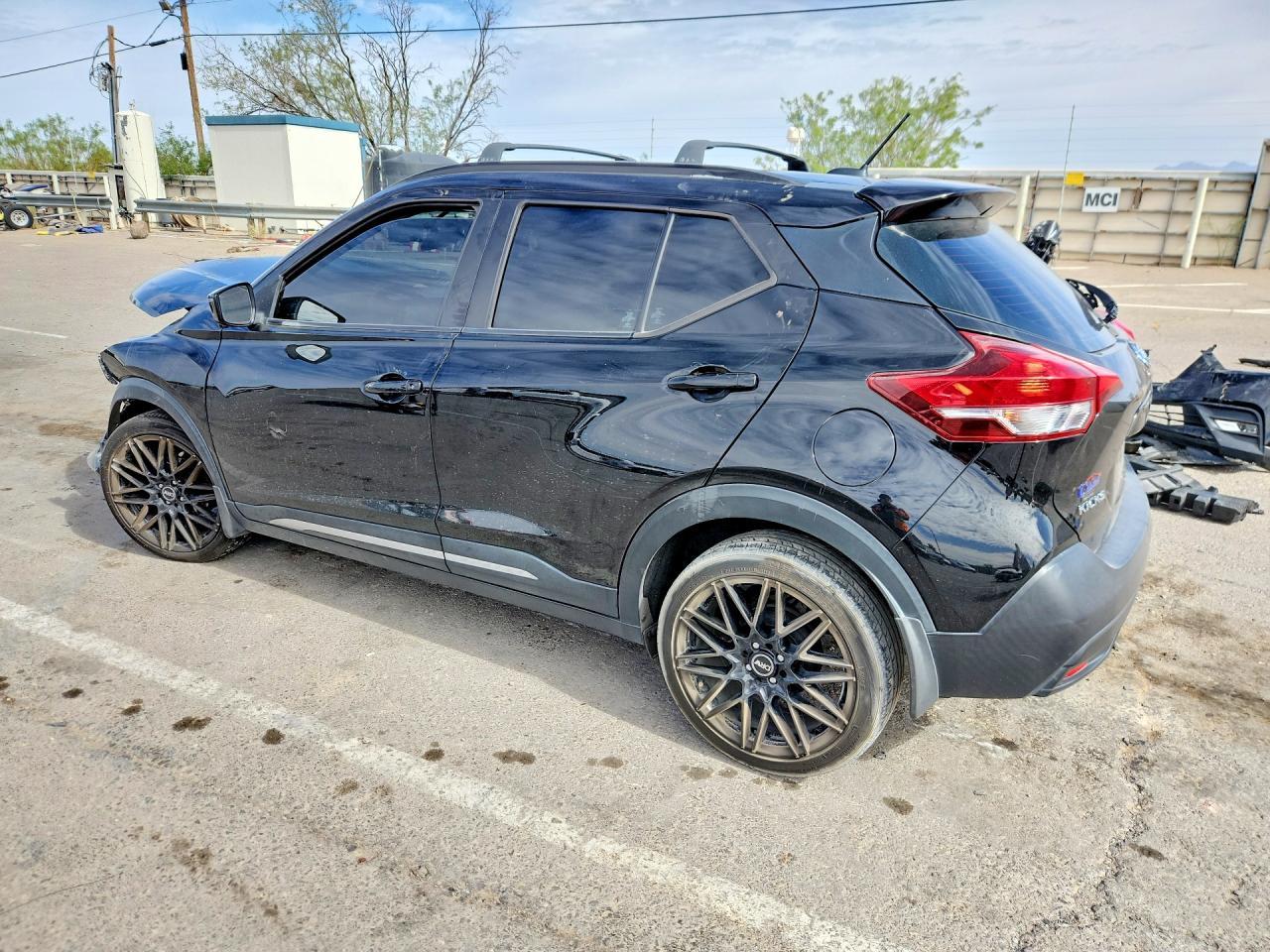 2019 Nissan Kicks Sr - Image 2