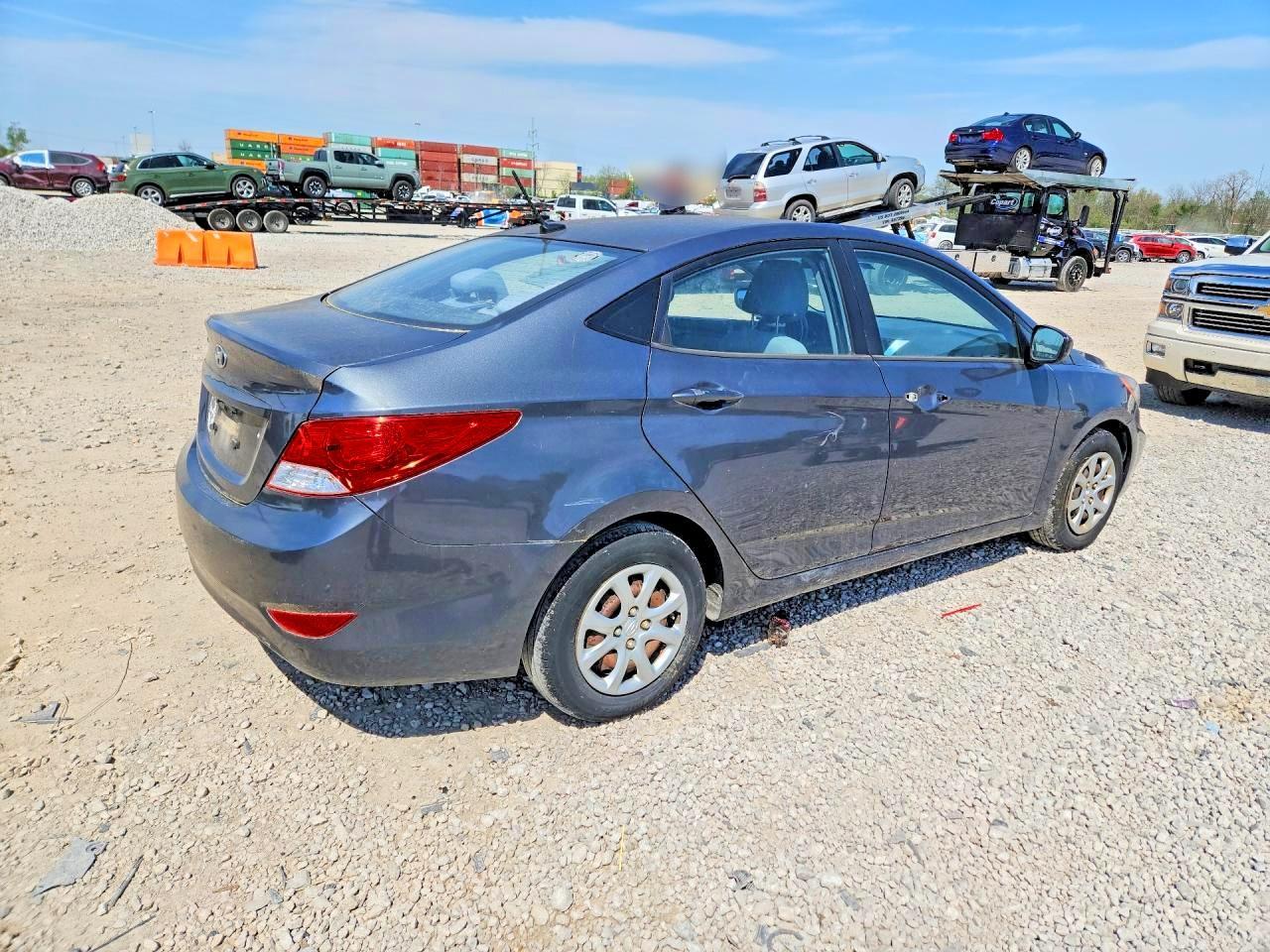 2013 Hyundai Accent Gls - Фото 3