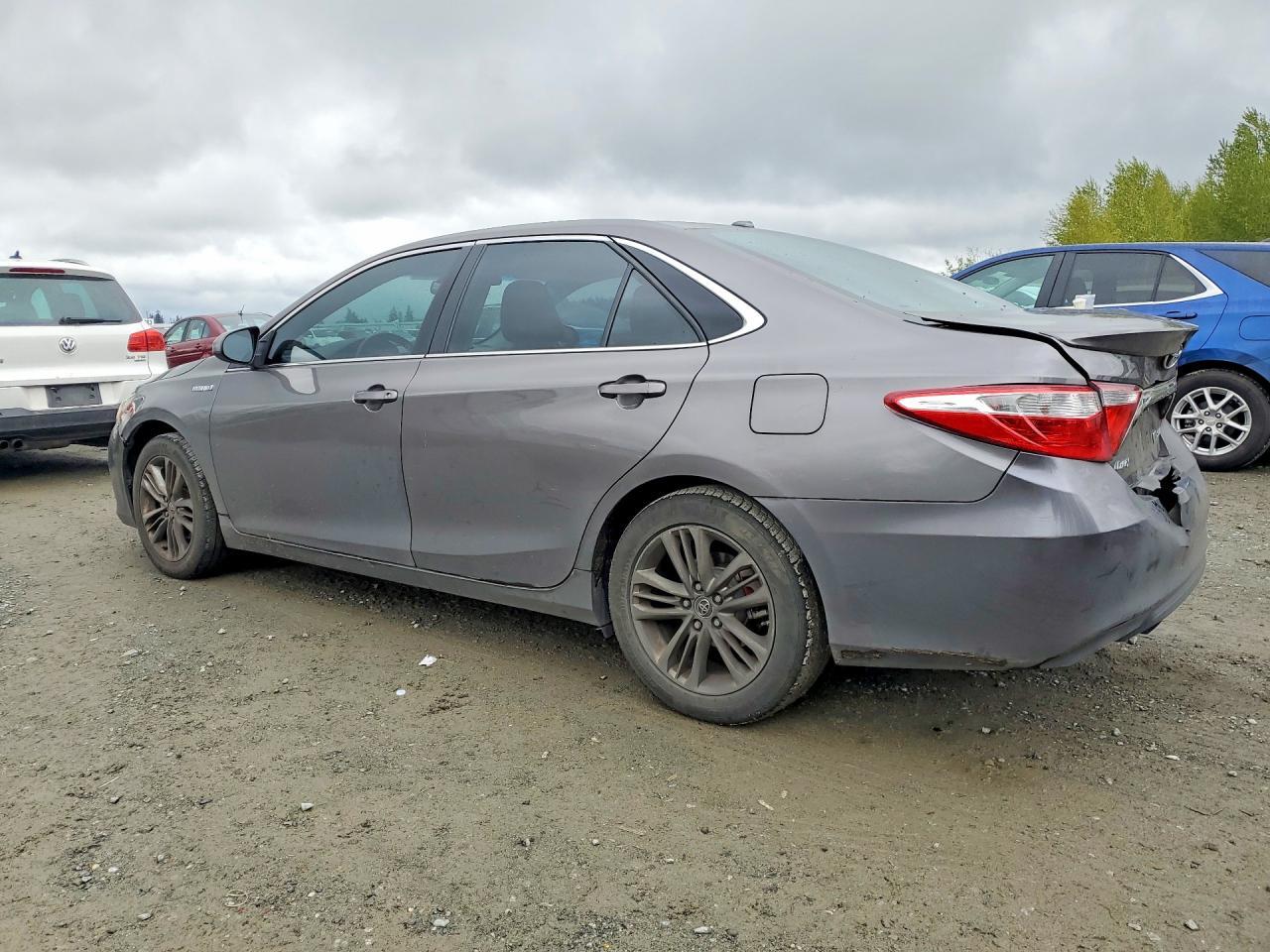 2016 Toyota Camry Hybrid Se - Image 2