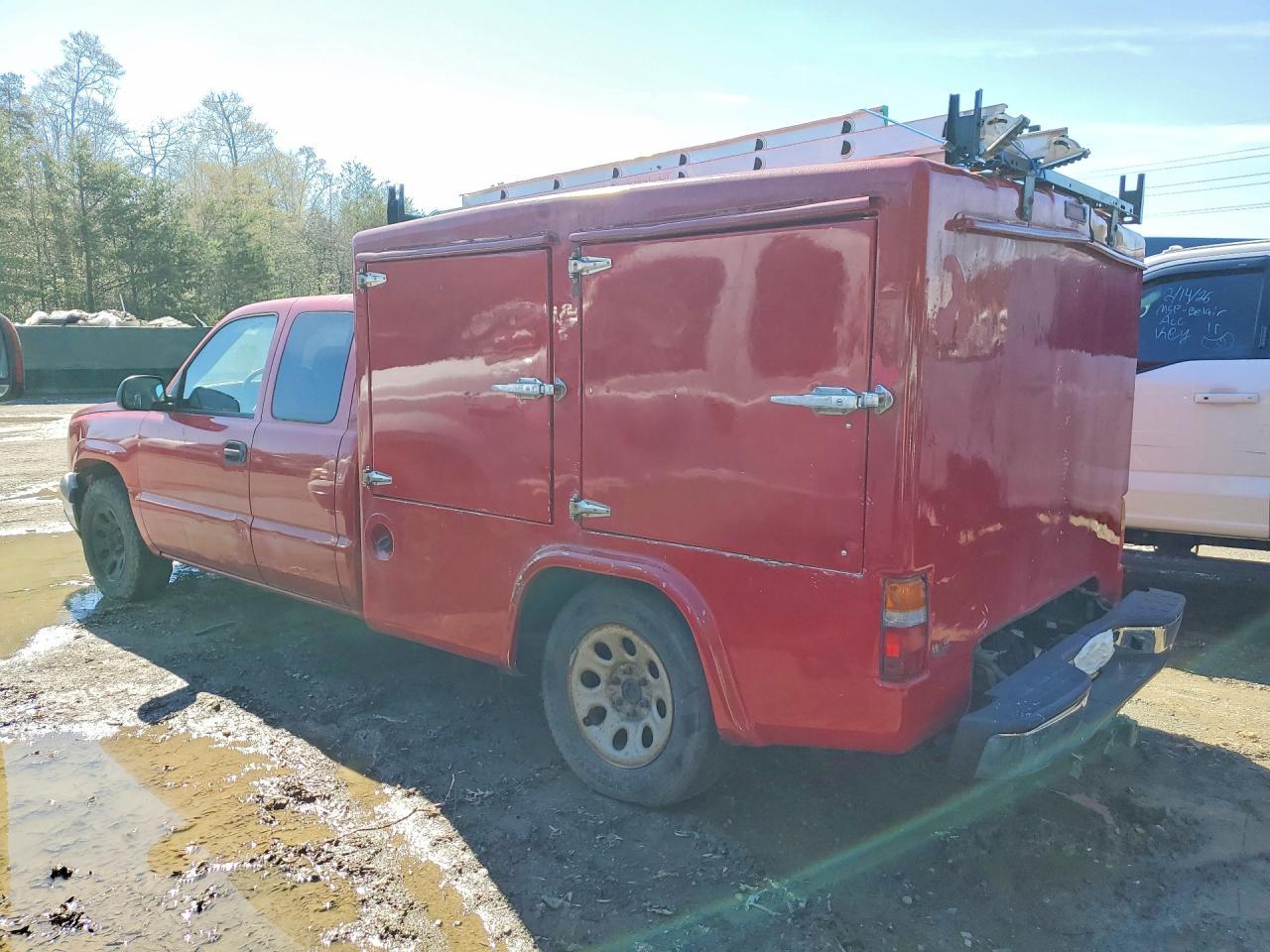 2005 Chevrolet Silverado 1500 Utility / Service Truck - Image 2