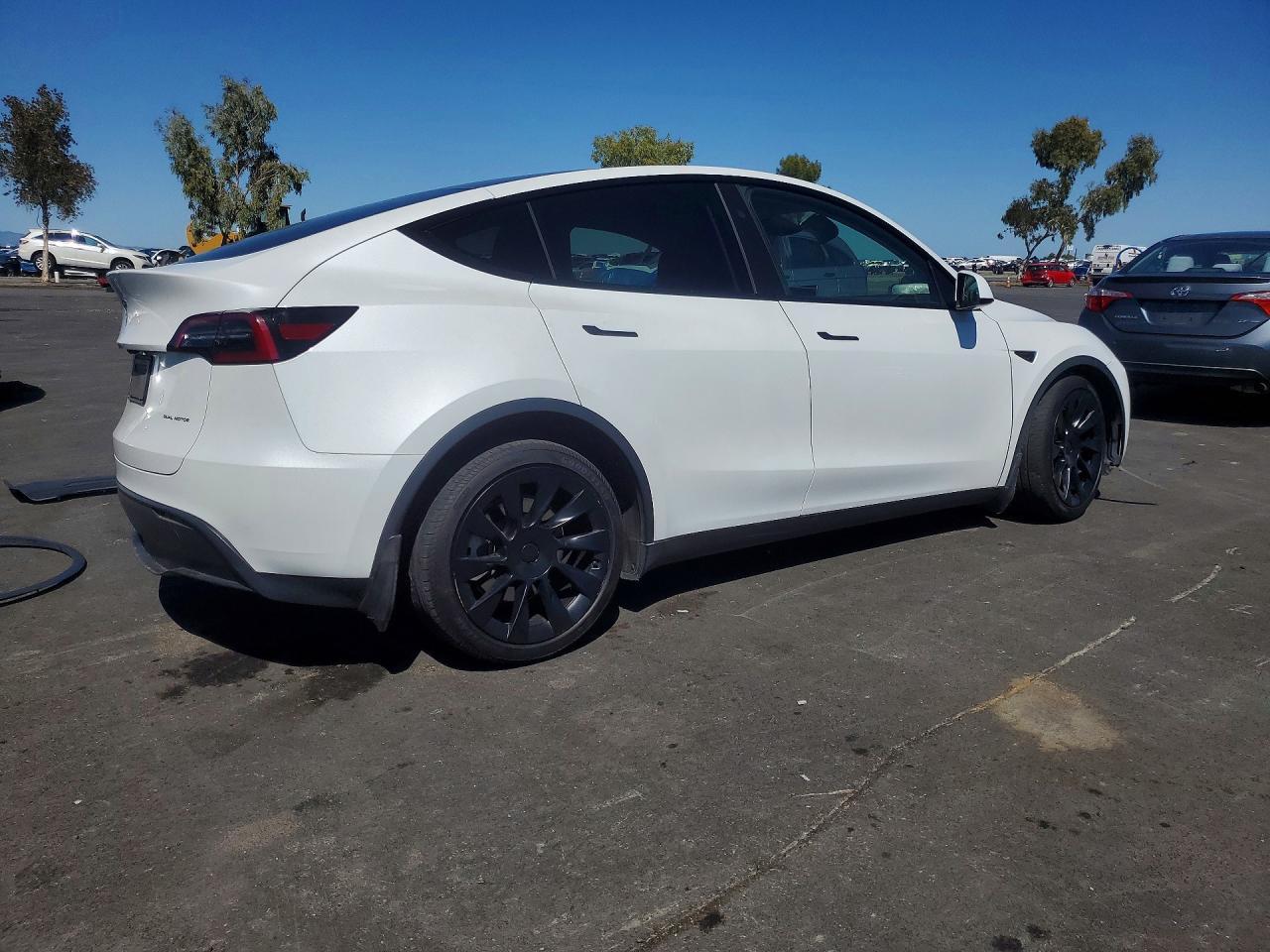 2023 Tesla Model Y - Image 3
