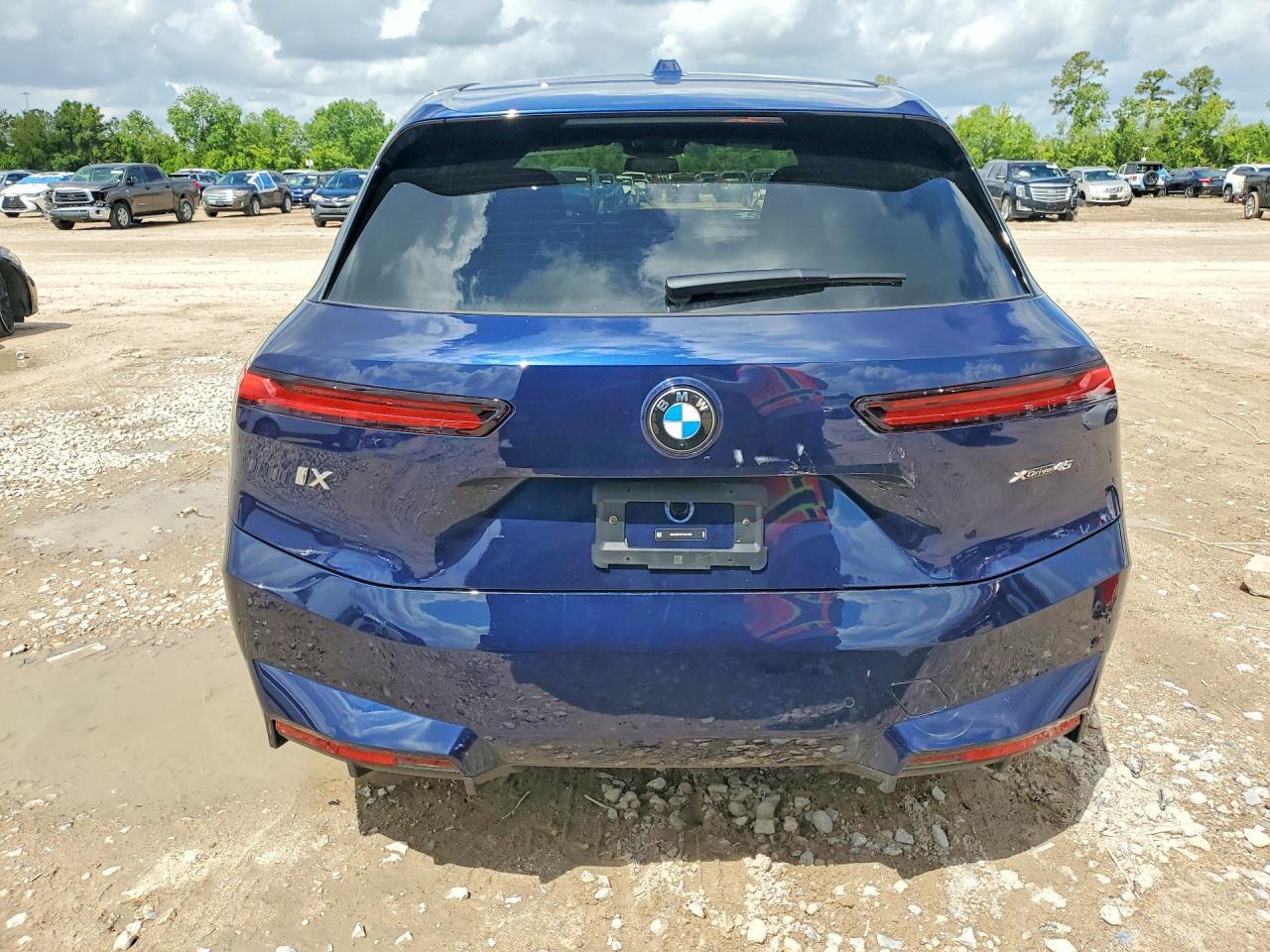 2026 BMW Ix xDrive45 - Фото 6