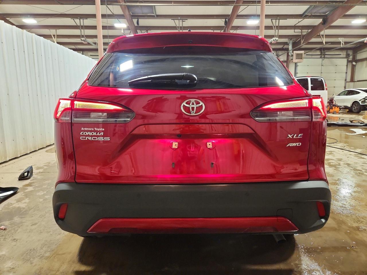 2025 Toyota Corolla Cross Xle - Image 6