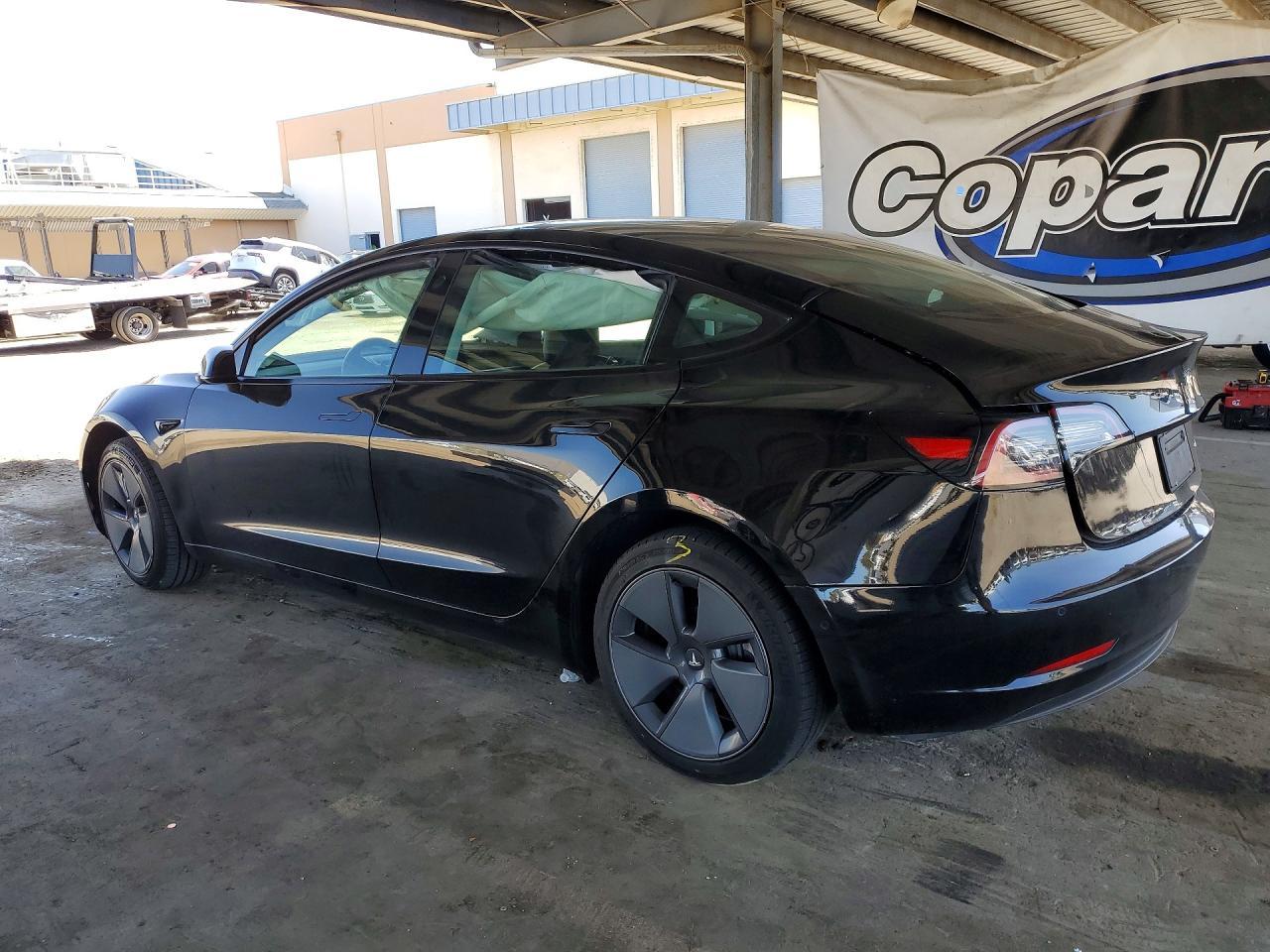 2022 Tesla Model 3 - Фото 2