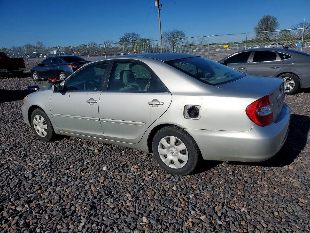 2003 Toyota Camry Le - Фото 2