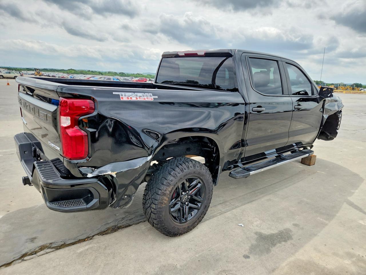 2021 Chevrolet Silverado K1500 Trail Boss Custom - Image 3