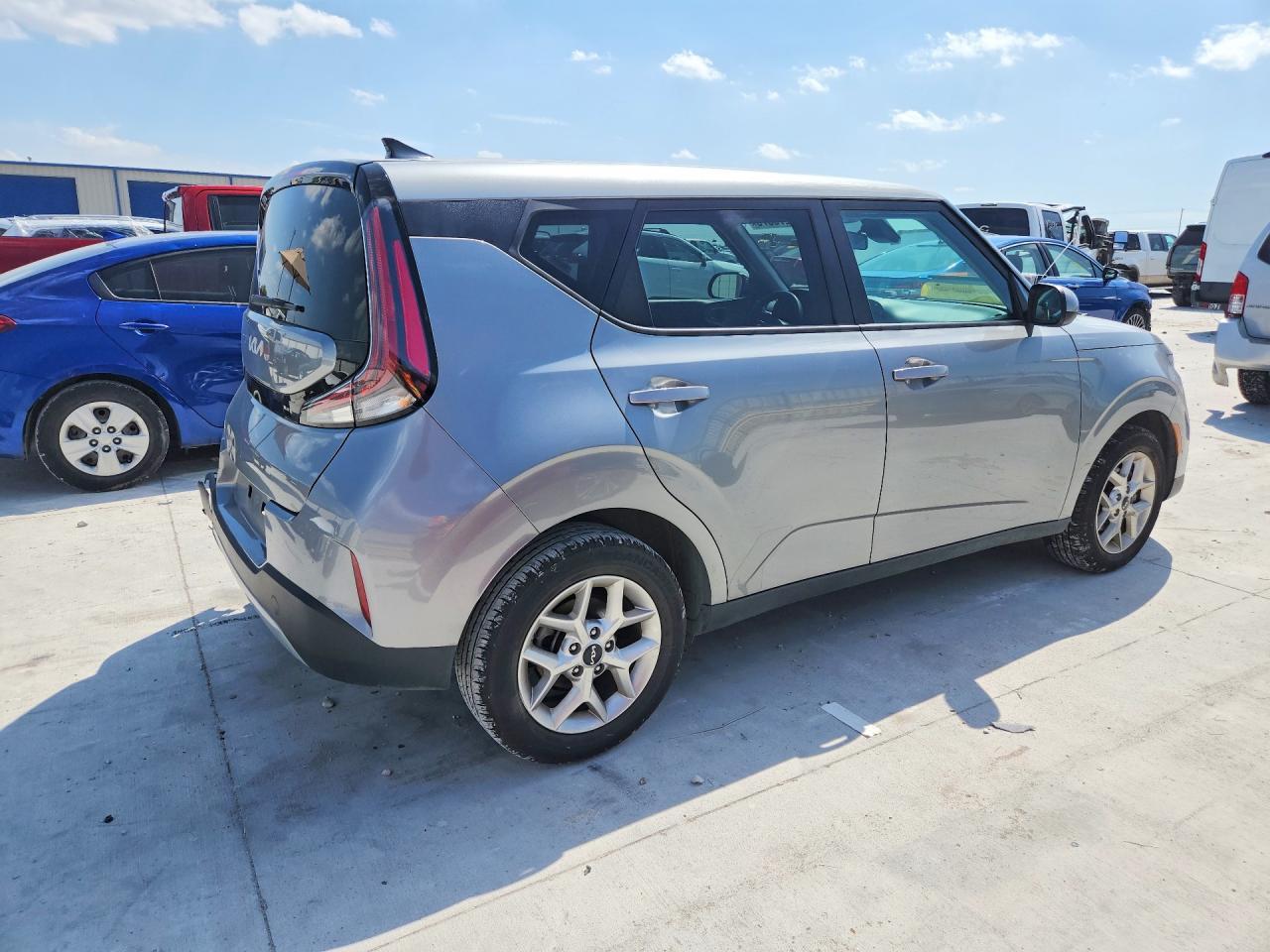 2024 Kia Soul Lx - Image 3