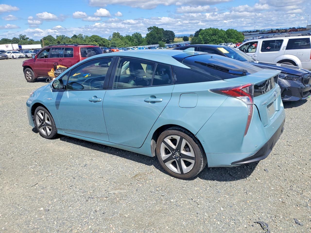 2018 Toyota Prius Three Touring - Фото 2