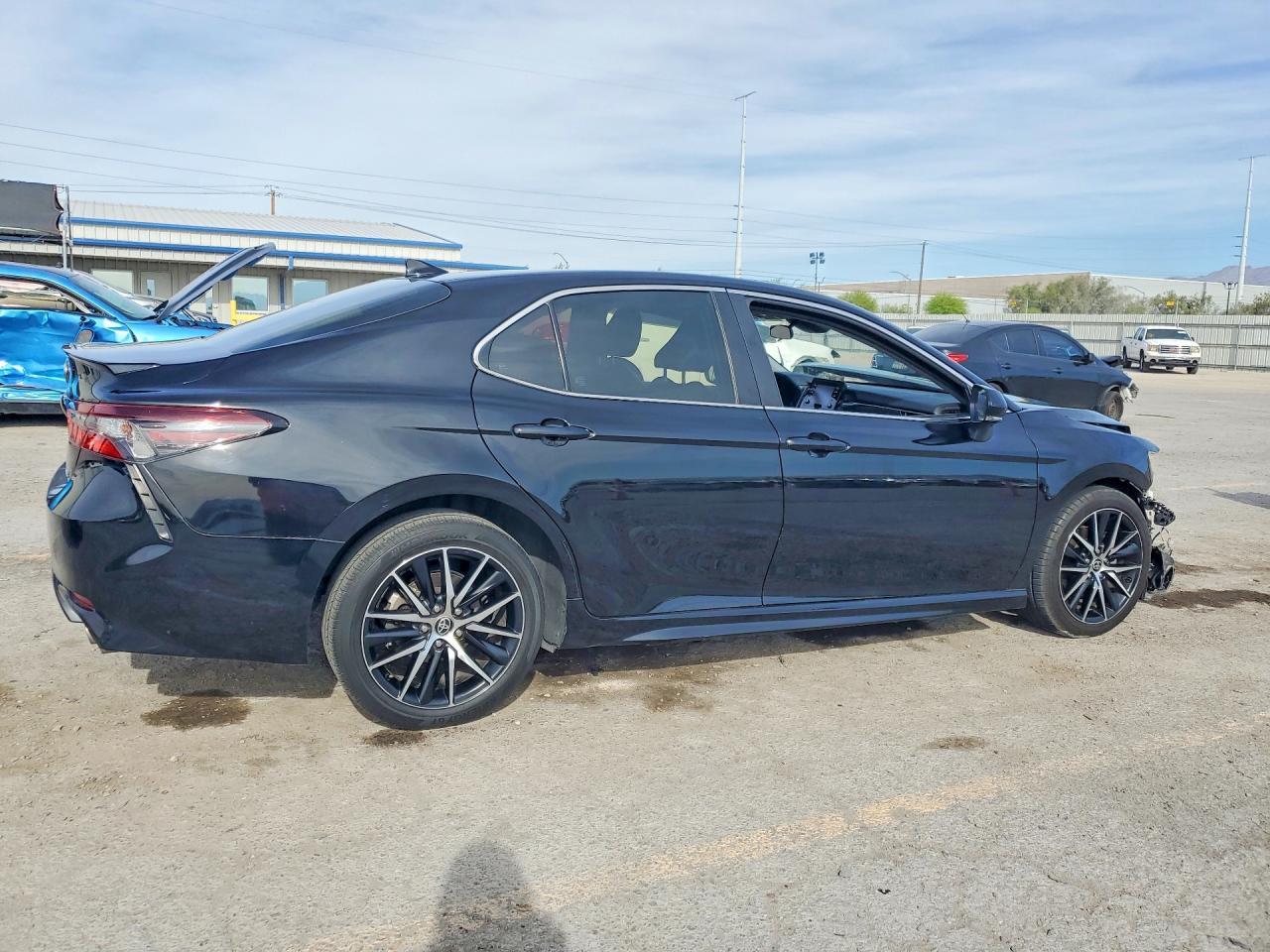 2022 Toyota Camry Se - Image 3