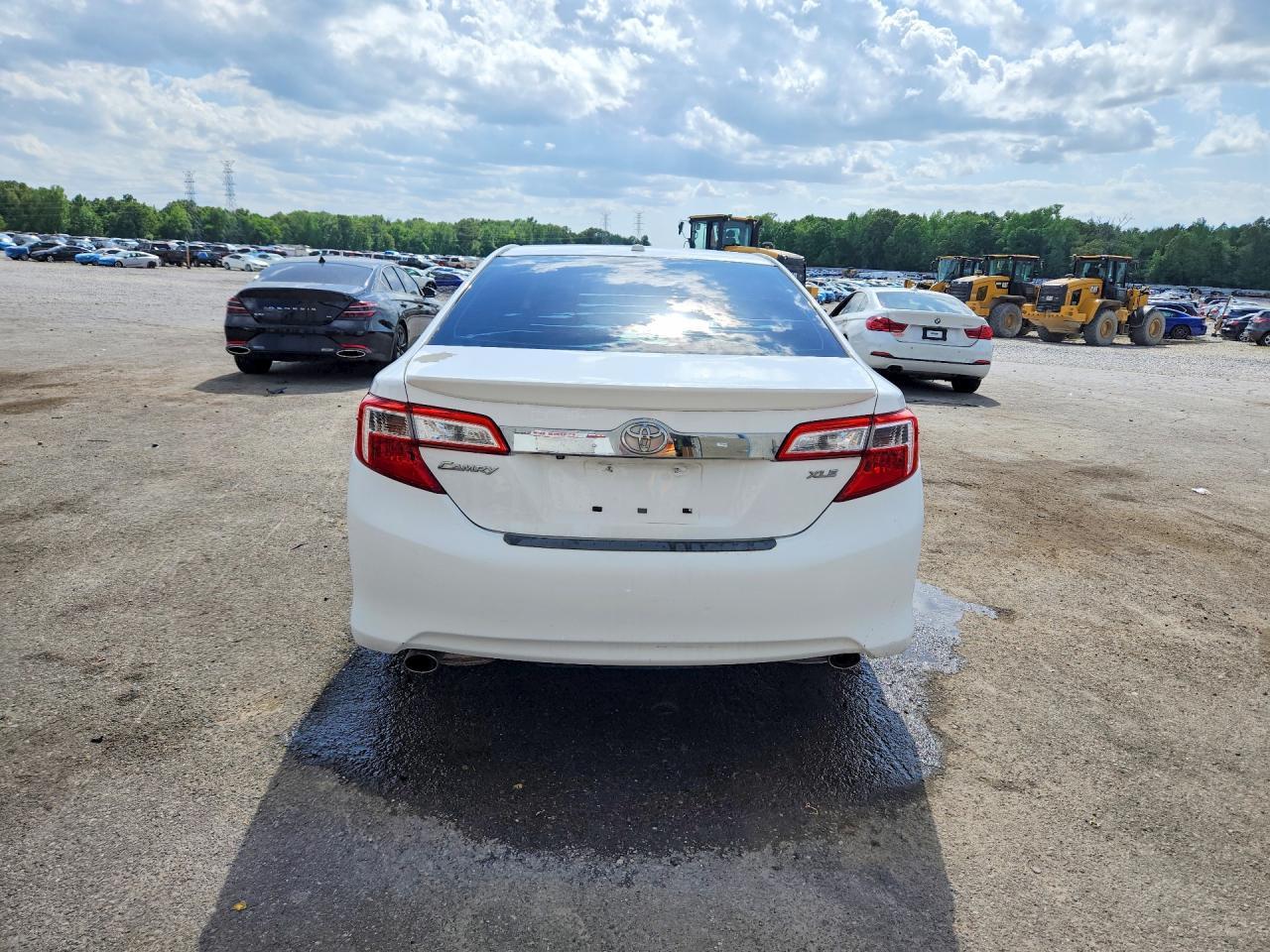 2013 Toyota Camry Xle V6 - Image 6