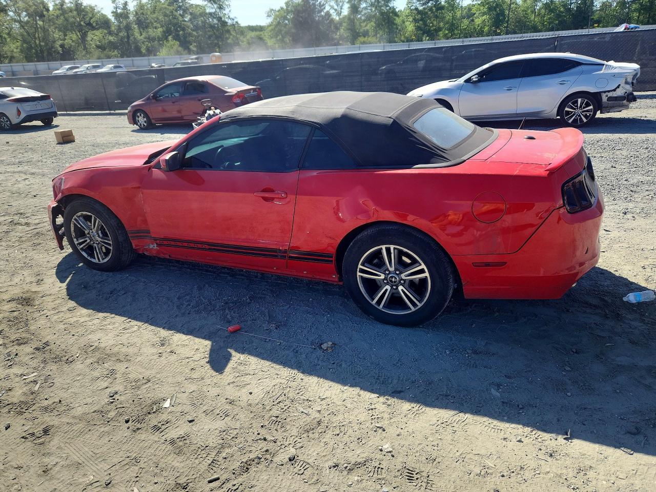 2013 Ford Mustang - Фото 2
