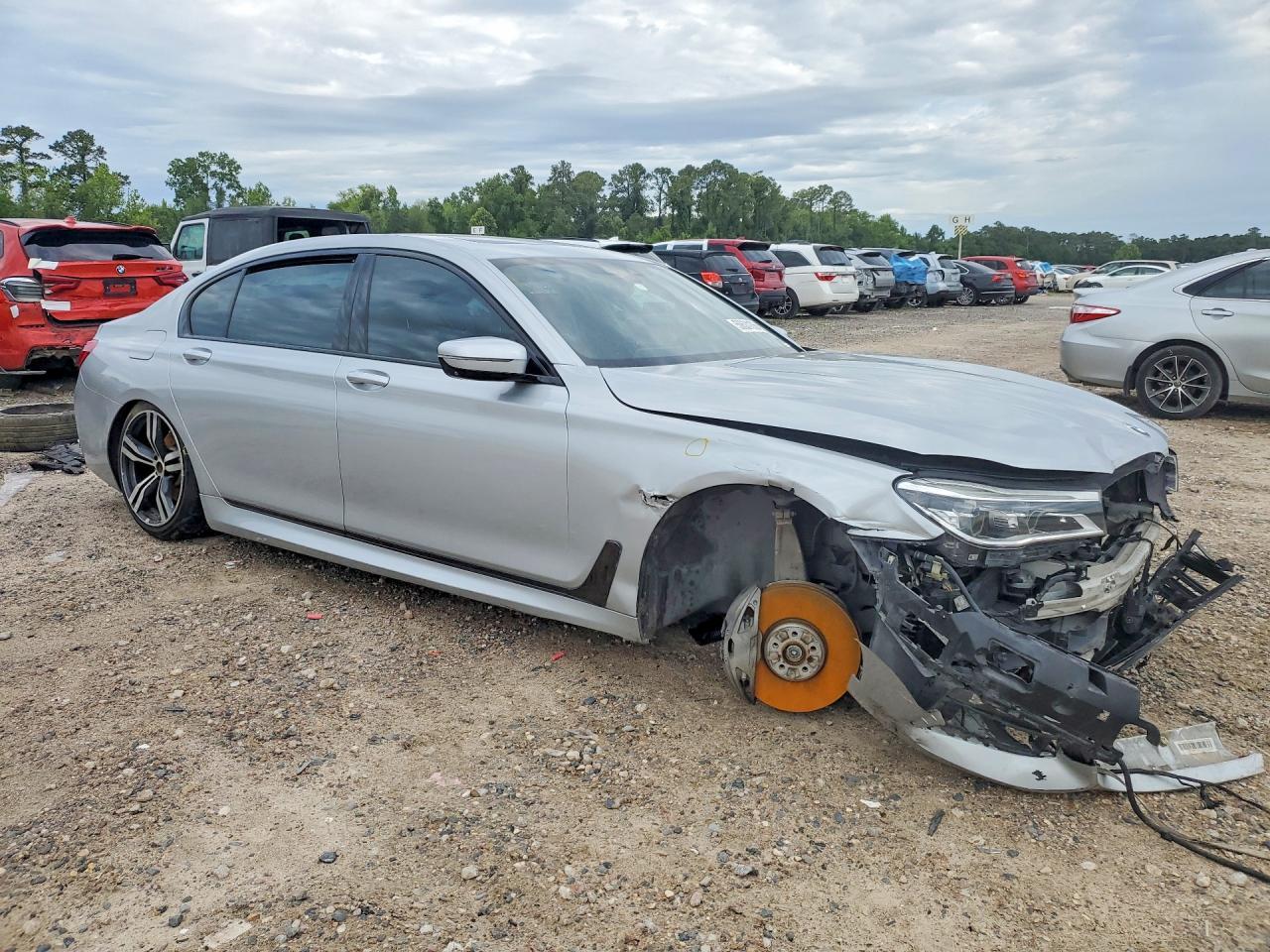 2017 BMW 750 Xi - Image 4