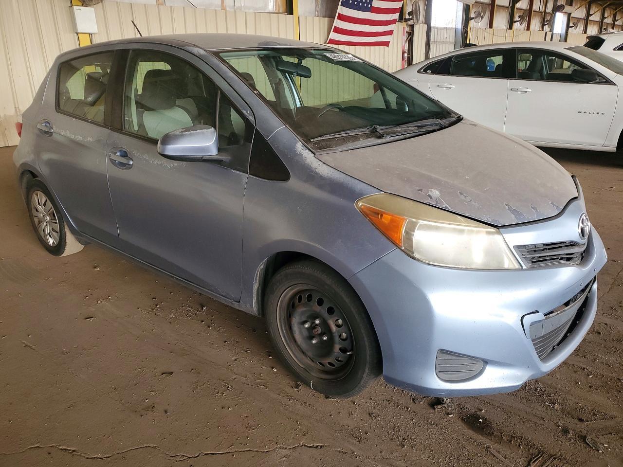 2013 Toyota Yaris 5-Door Le - Image 4