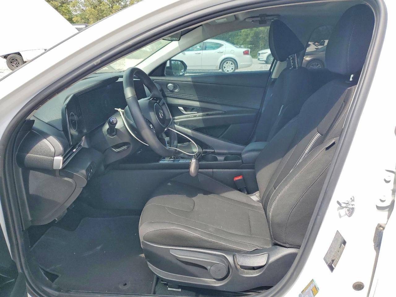 2025 Hyundai Elantra Sel - Image 7