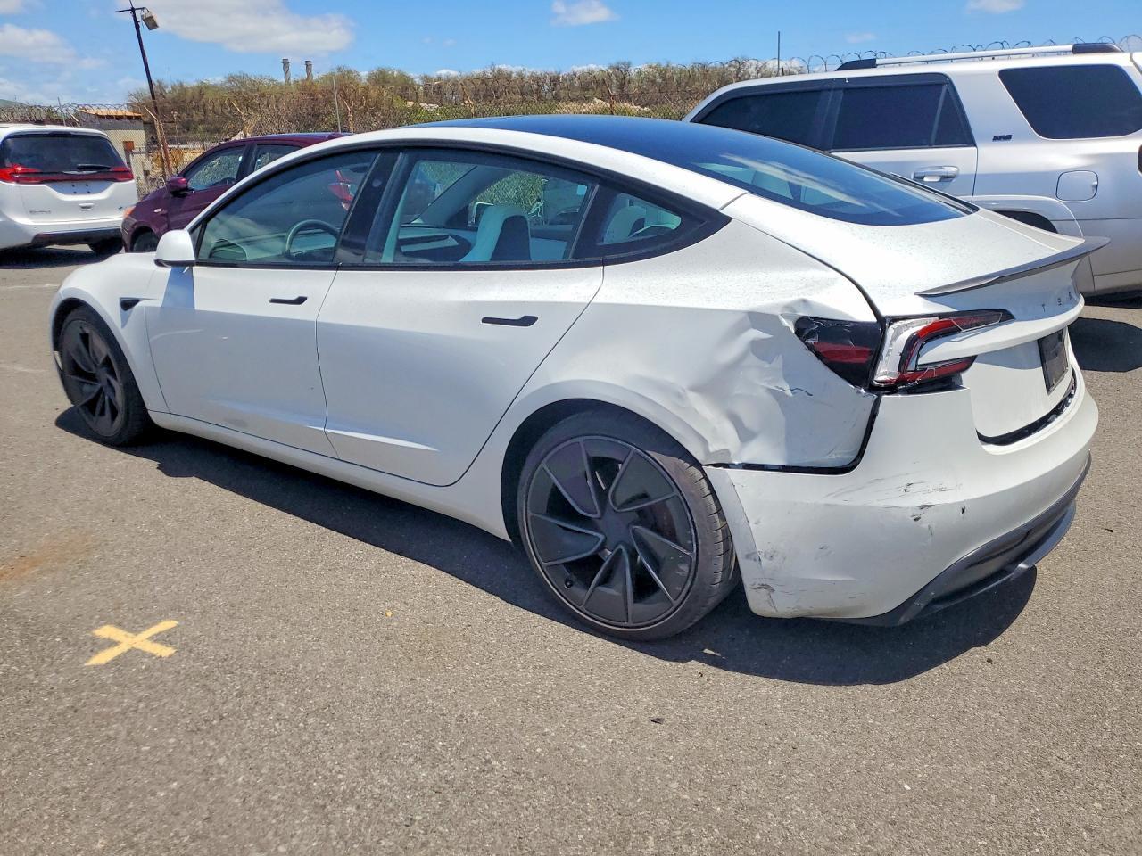 2024 Tesla Model 3 - Фото 2