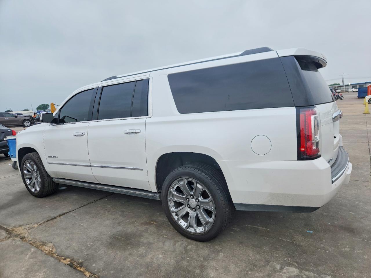 2016 GMC Yukon Xl Denali - Фото 2