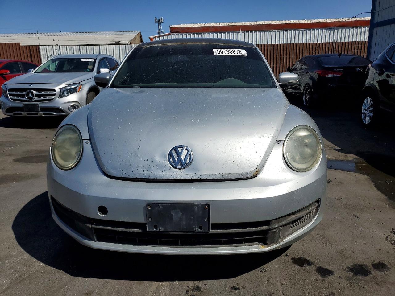 2013 Volkswagen Beetle - Фото 5