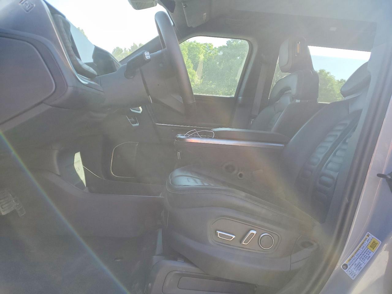 2025 Rivian R1S Adventure - Фото 7