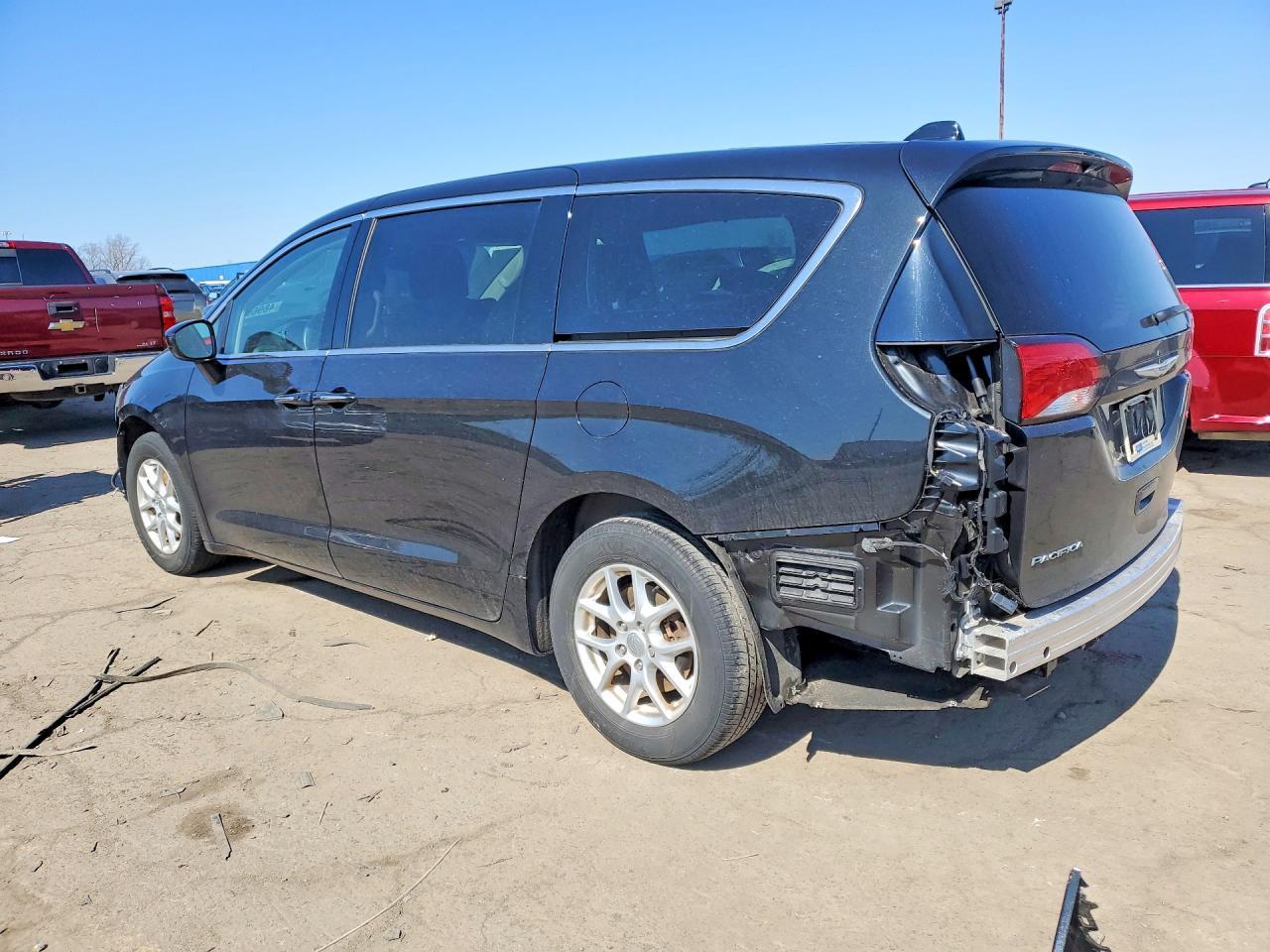 2020 Chrysler Pacifica Touring - Image 2