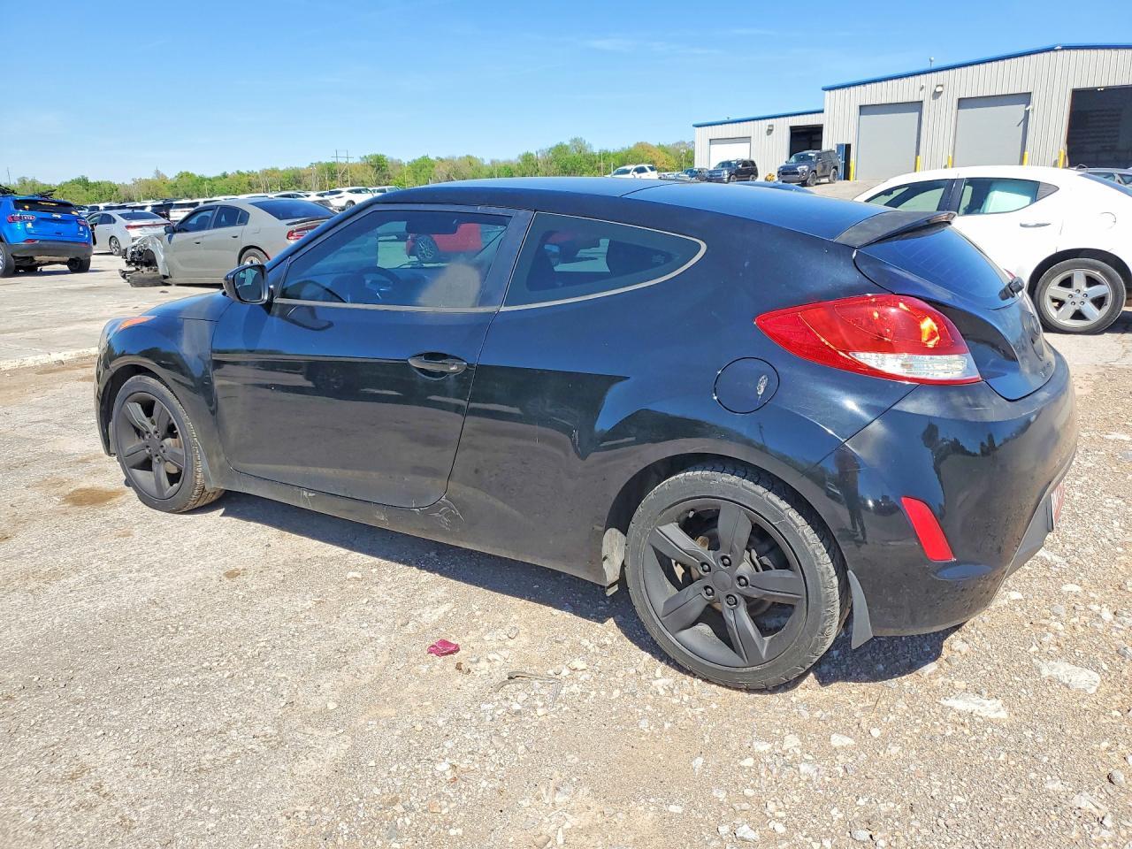 2015 Hyundai Veloster Base - Фото 2