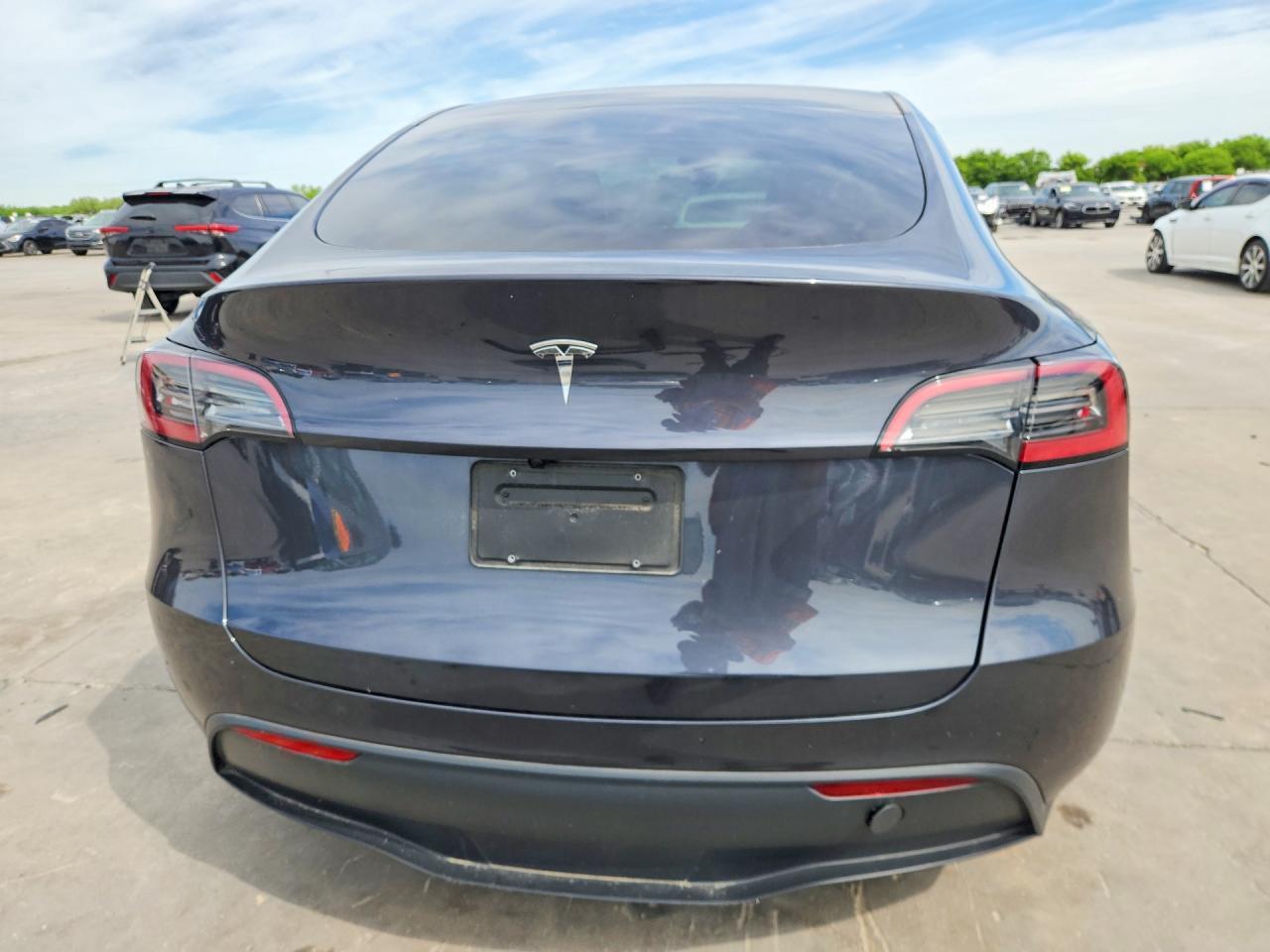 2025 Tesla Model Y - Image 6