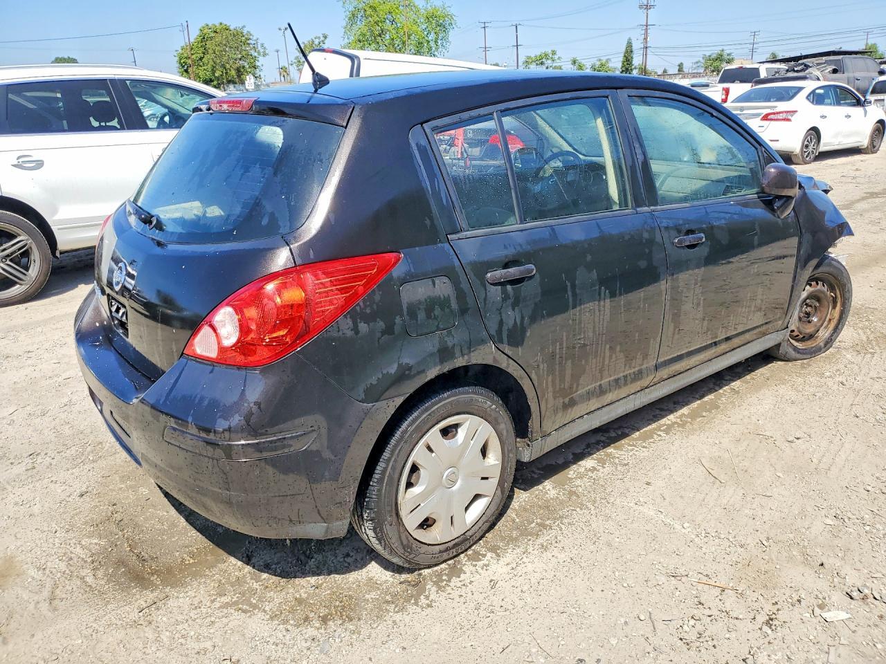 2011 Nissan Versa 1.8 S - Фото 3