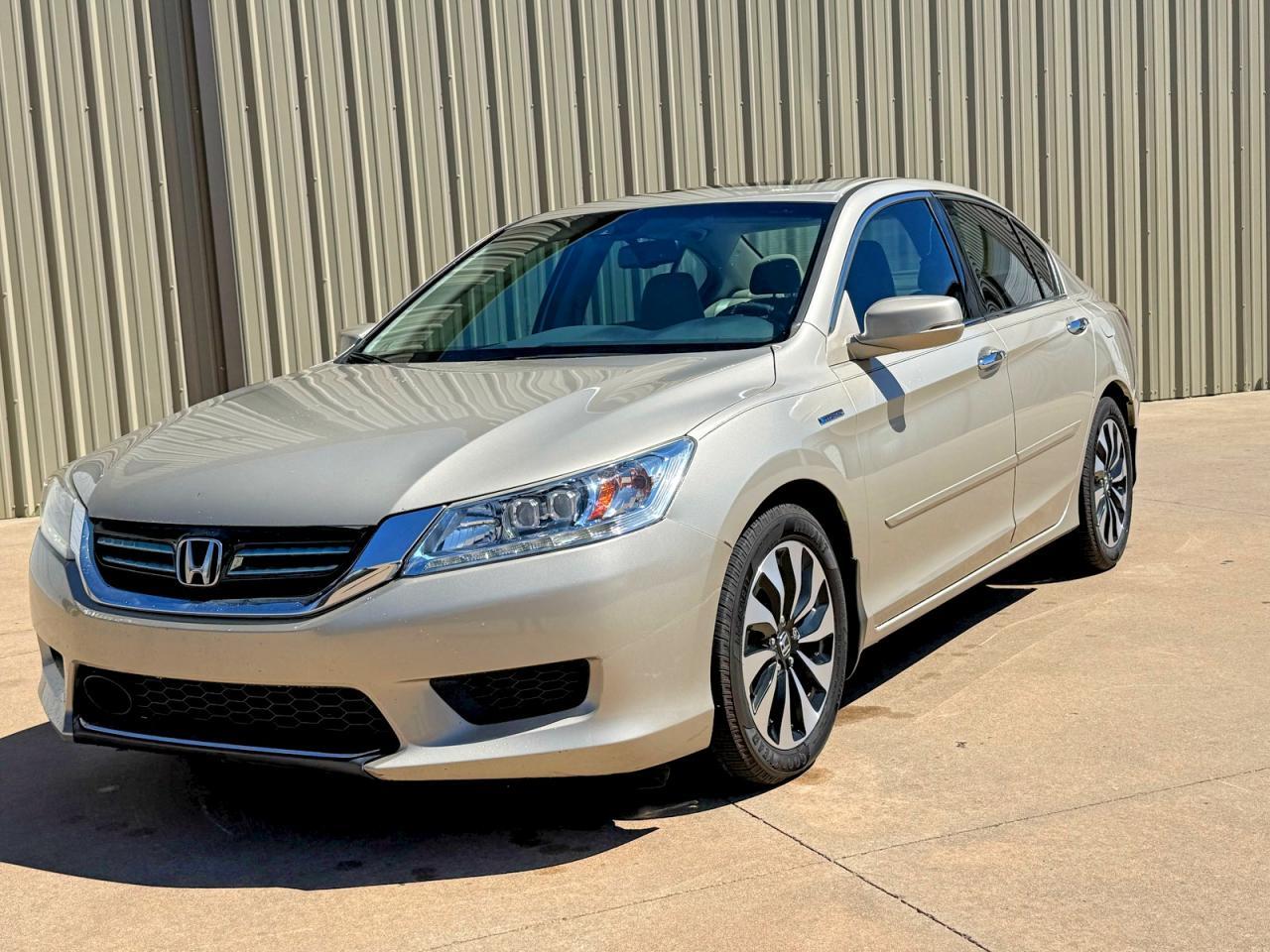 2015 Honda Accord Touring Hybrid - Фото 2