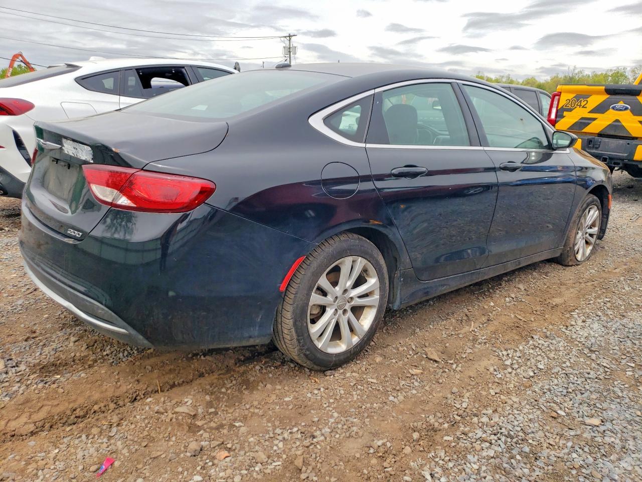 2015 Chrysler 200 Limited - Image 3