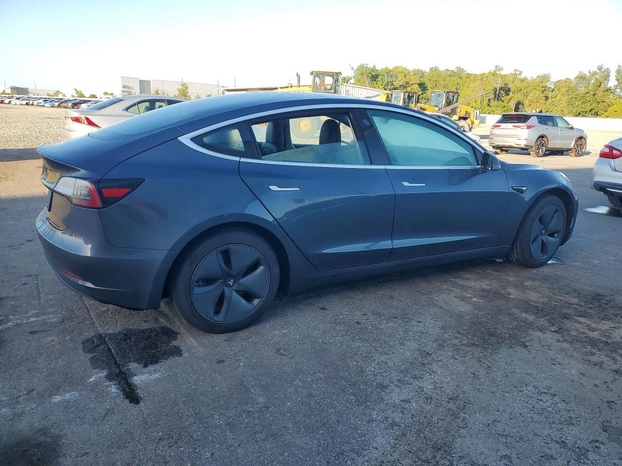 2020 Tesla Model 3 - Фото 3