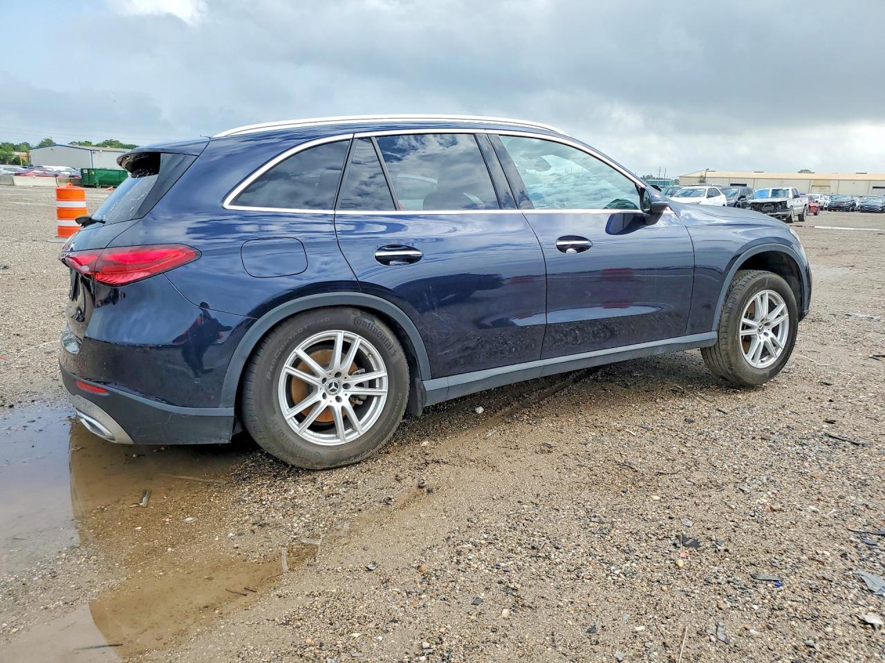 2024 Mercedes-Benz Glc 300 - Image 3