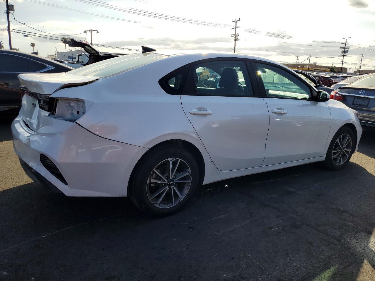 2024 Kia Forte Lxs - Image 3