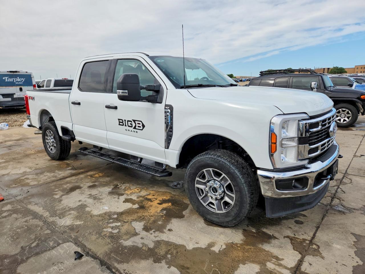 2025 Ford F250 Super Duty - Image 4