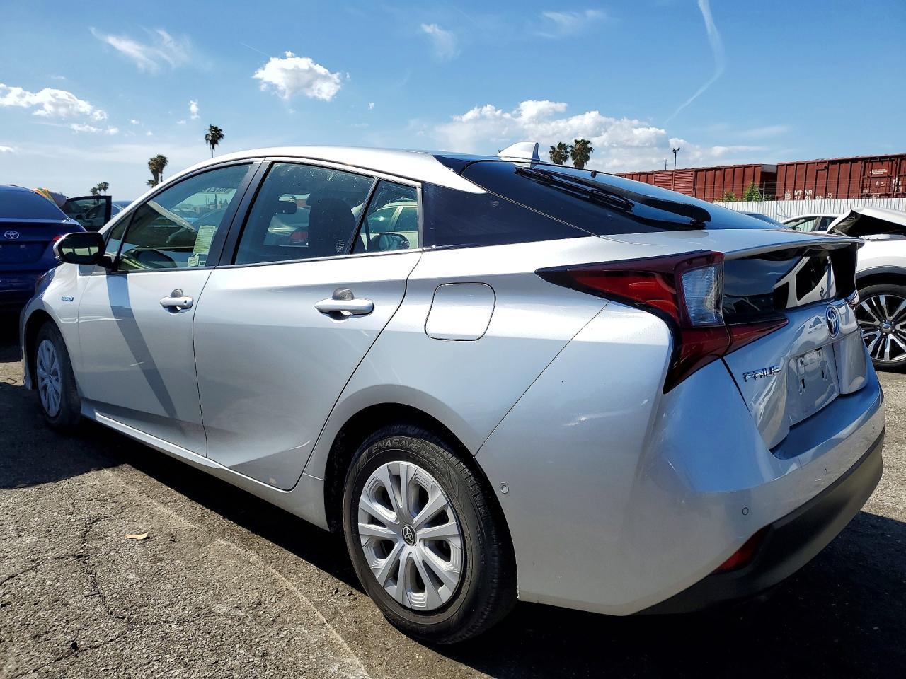 2022 Toyota Prius Le - Фото 2