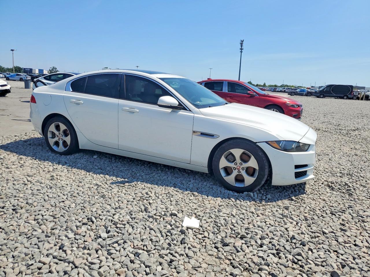 2017 Jaguar Xe - Image 4