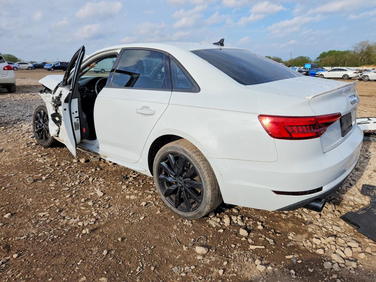 2017 Audi A4 Premium - Фото 2