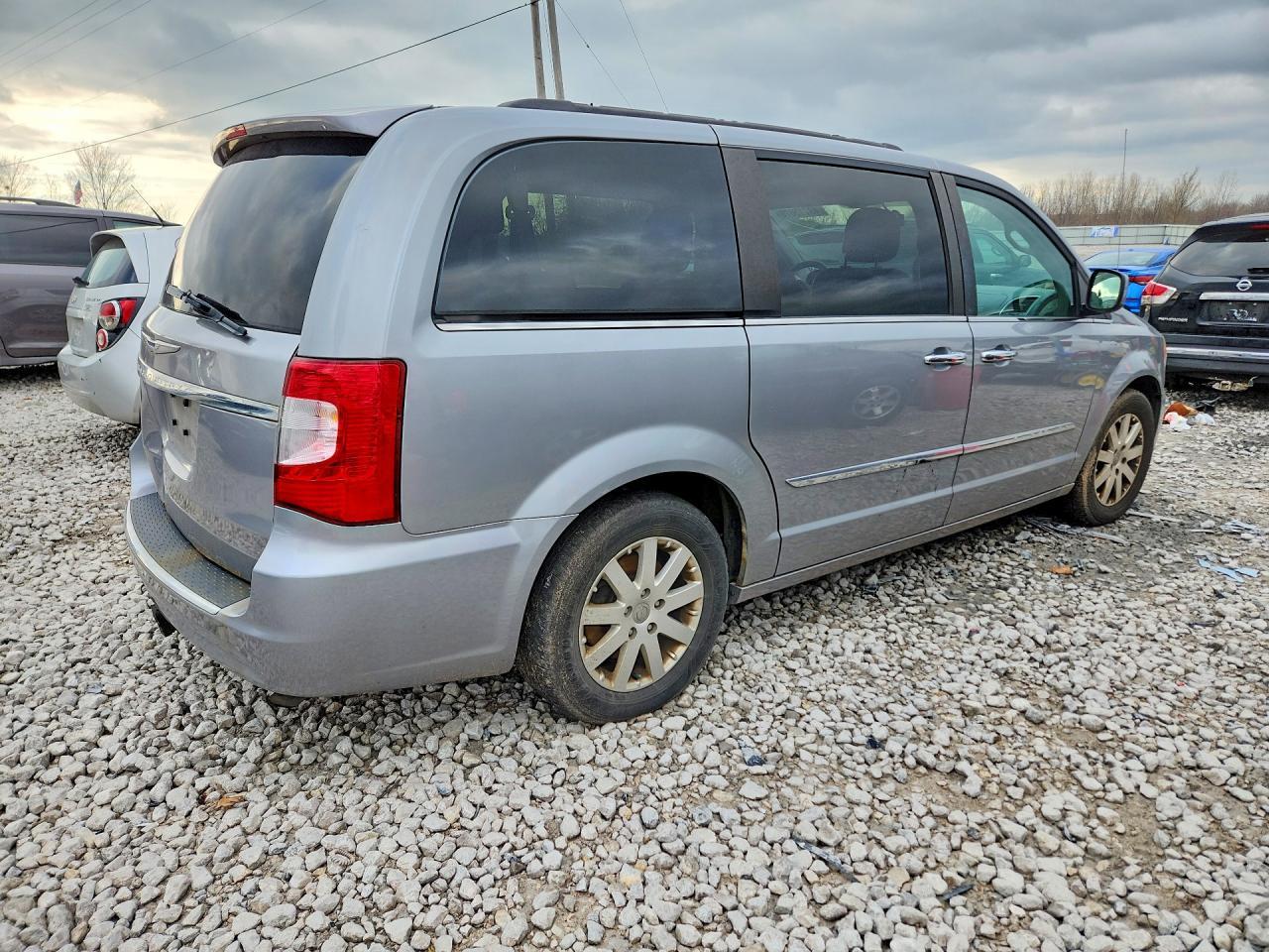 2015 Chrysler Town & Country Touring - Фото 3