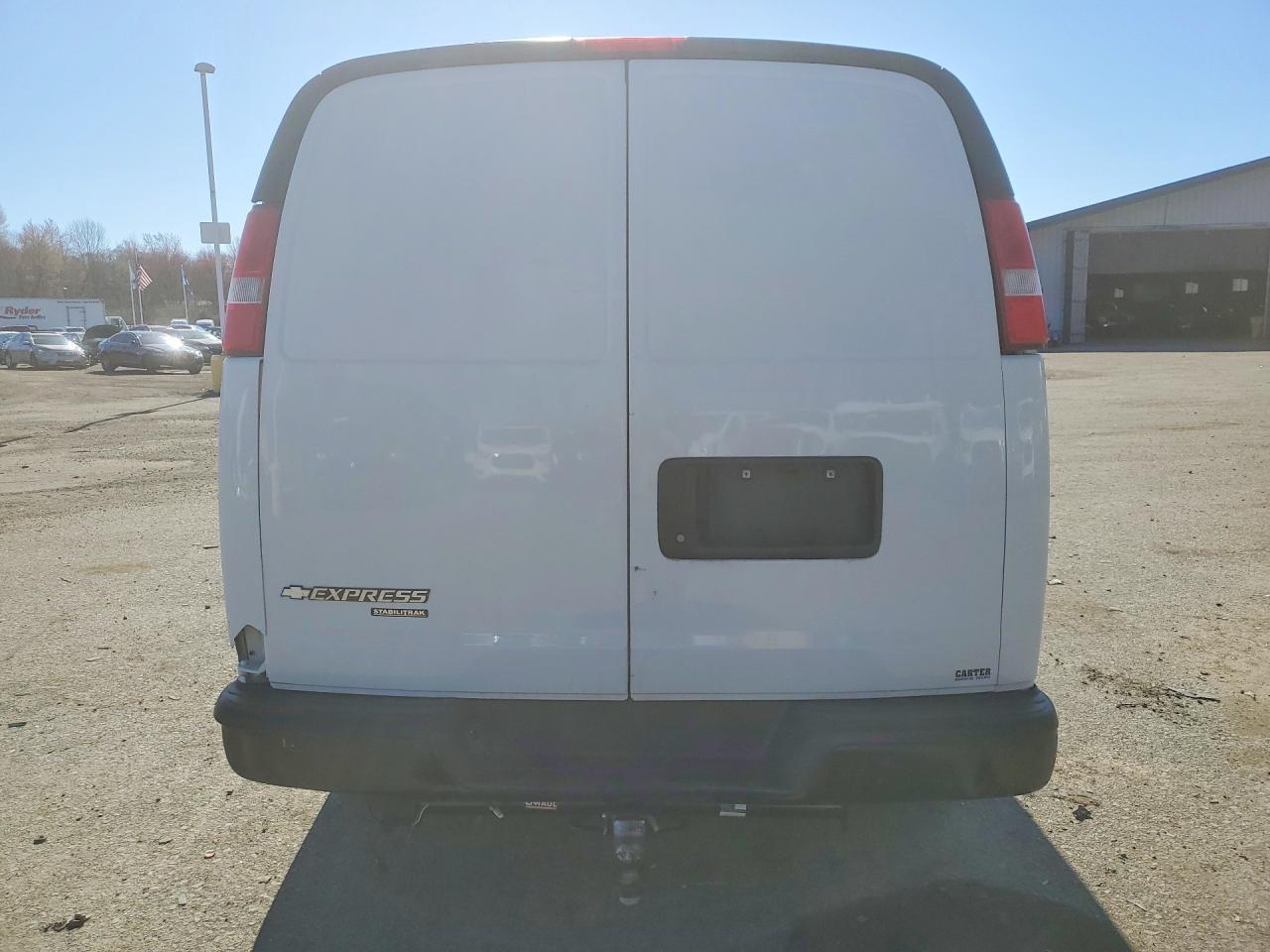 2016 Chevrolet Express G2500 - Image 6