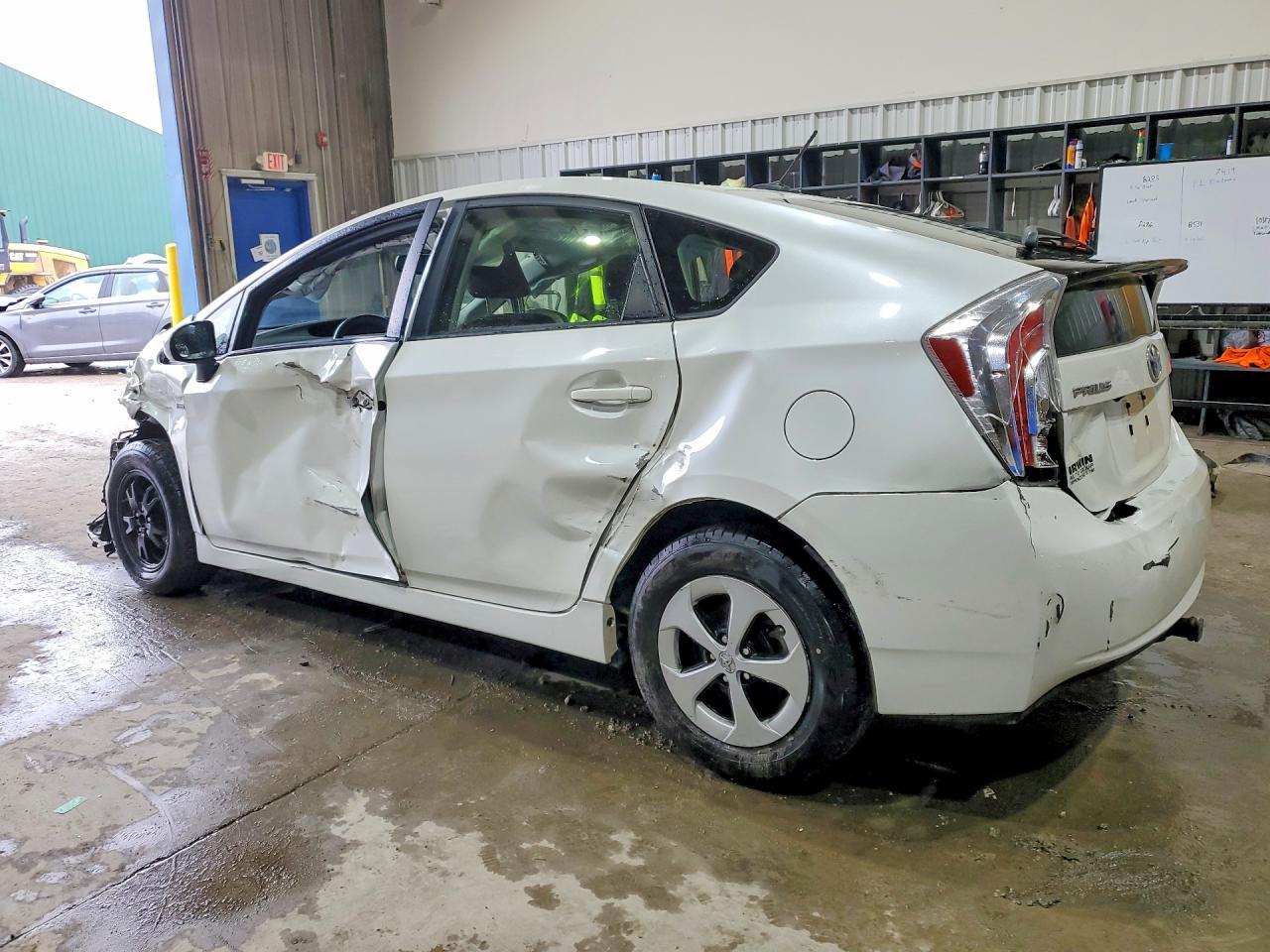 2015 Toyota Prius Four - Фото 2