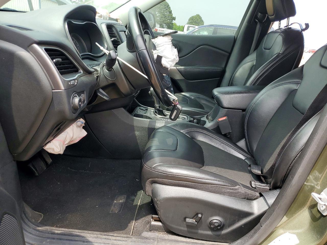 2019 Jeep Cherokee Latitude Plus - Image 7