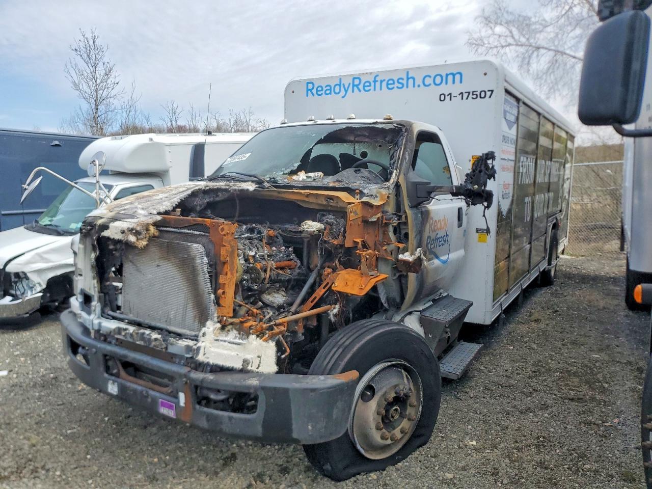 2017 Ford F750 Super Duty Delivery Truck - Фото 2