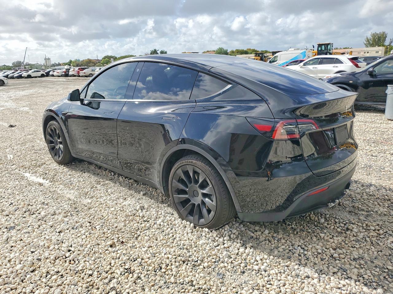2022 Tesla Model Y - Image 2